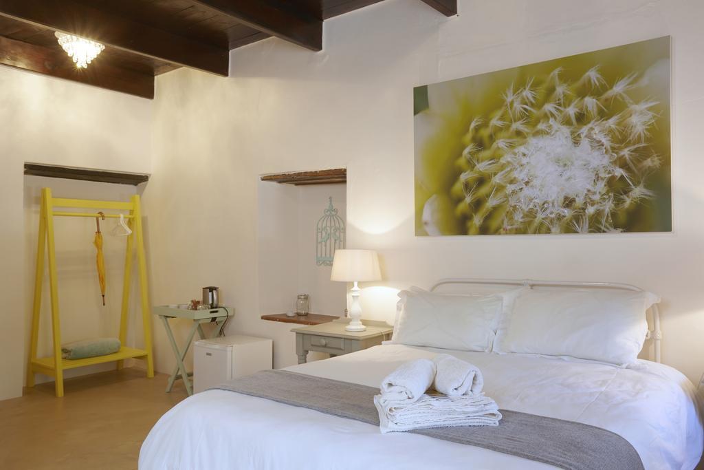 Yellow Aloe Клануилям Екстериор снимка